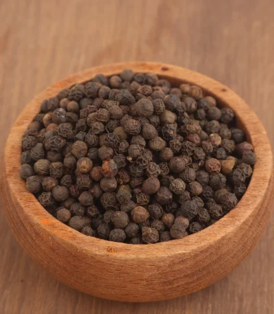 Doğal tane karabiber baharatı - Piper nigrum L.